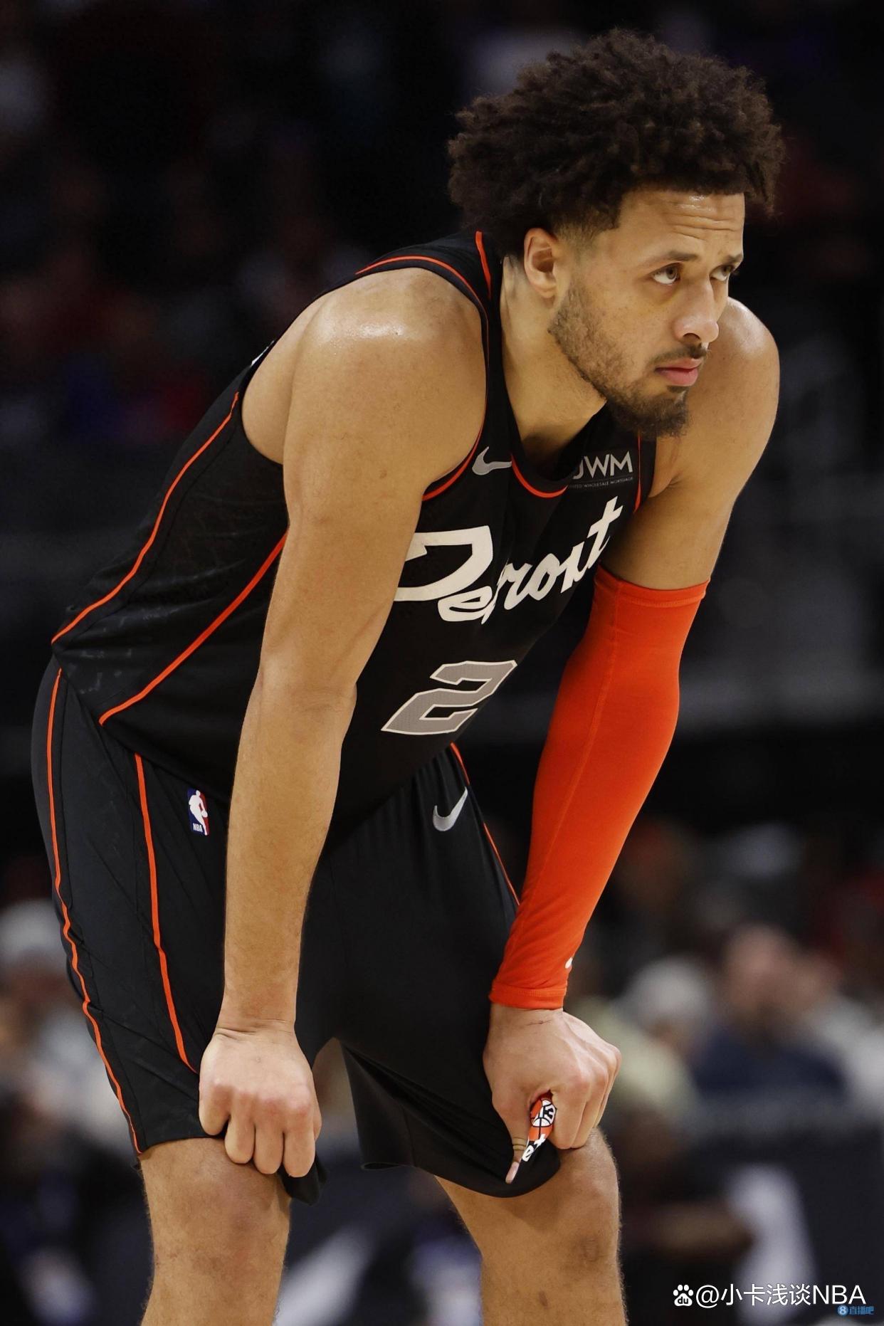 哈登回归赛场，赛况扑朔迷离首场状态亮眼，美国队观众沸腾！