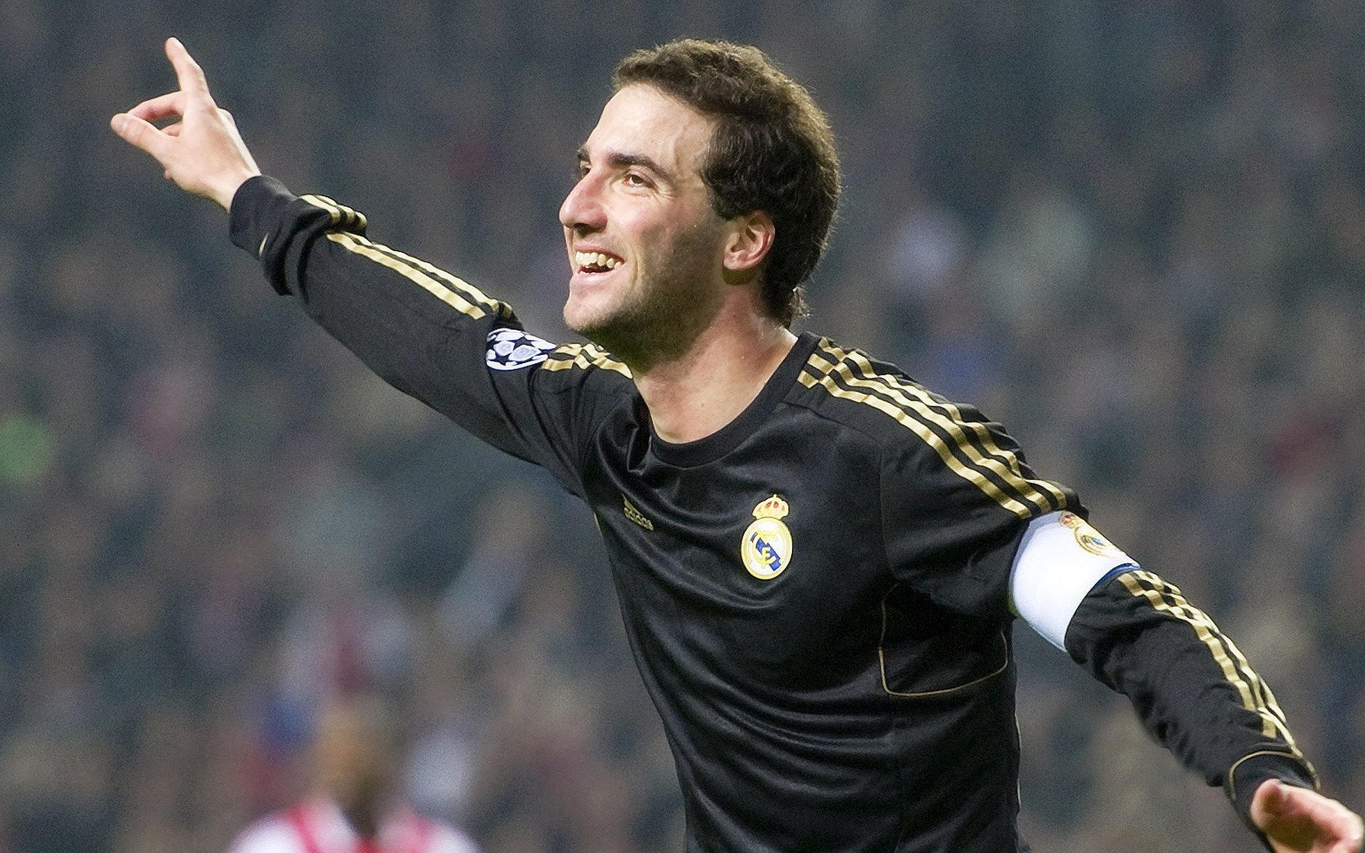 日本队带队取胜！，阿扎伦卡重要时刻重要助攻热度持续攀升(阿扎伦卡退役时间)